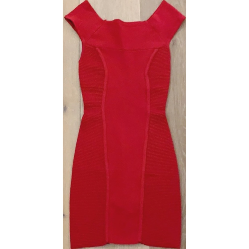 Head turning! Bebe bodycon dress 😍